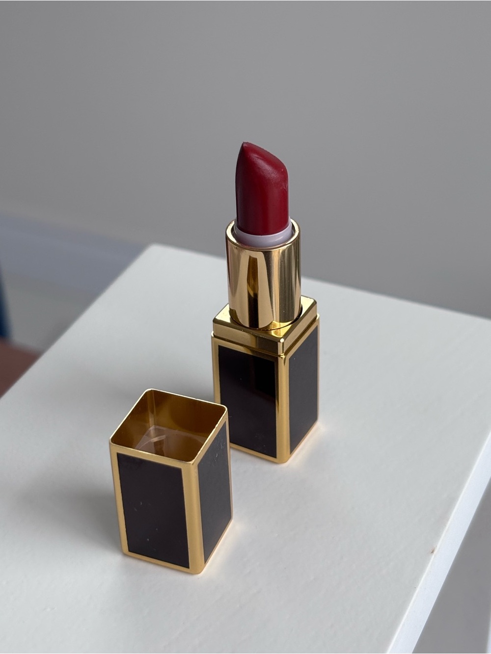 TOM FORD Mini Lipstick— SCARLET ROUGE - Picture 2 of 5